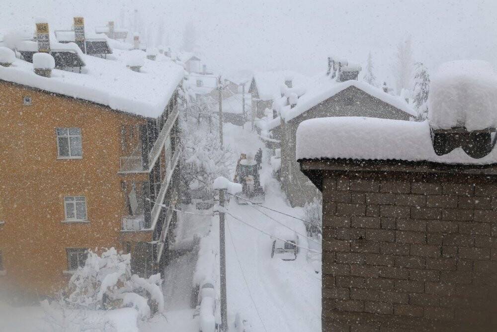 Konya’nın yüksek kesimlerinde kar kalınlığı 2 metreyi buldu