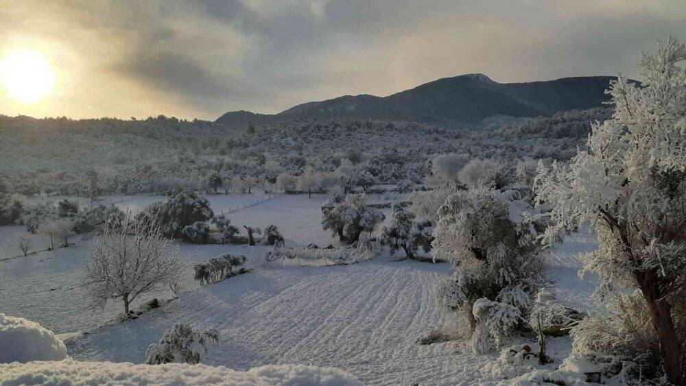 Milas’ın yüksek kesimleri beyaza büründü