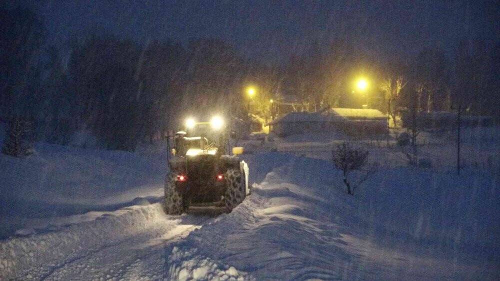 Muş’ta kar kaplanlarının gece gündüz kar mesaisi