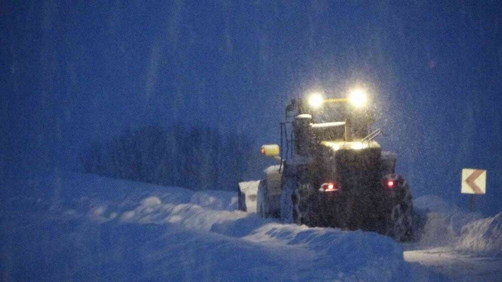 Muş’ta kar kaplanlarının gece gündüz kar mesaisi