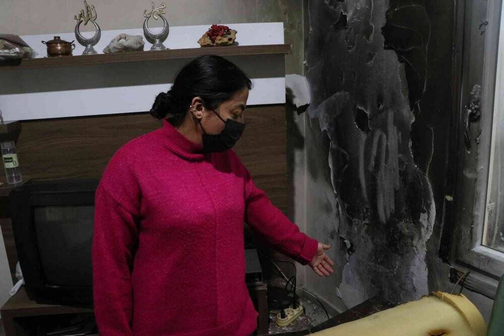 Oğlunun eve getirdiği hoparlör bomba gibi patladı, ölümden son anda kurtuldular