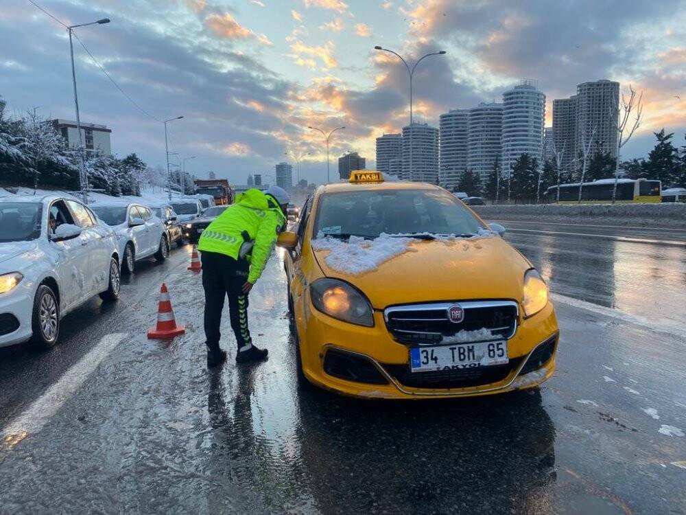 Trafiğe çıkan özel araçlar Avrasya Tüneli’ne yönlendirildi