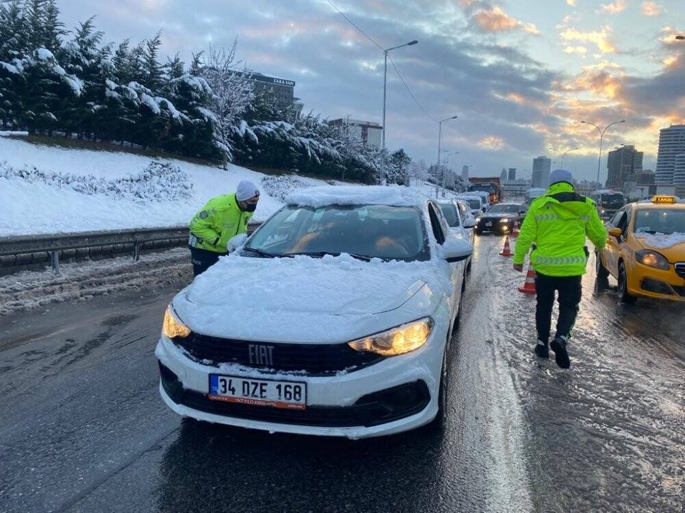 Trafiğe çıkan özel araçlar Avrasya Tüneli’ne yönlendirildi