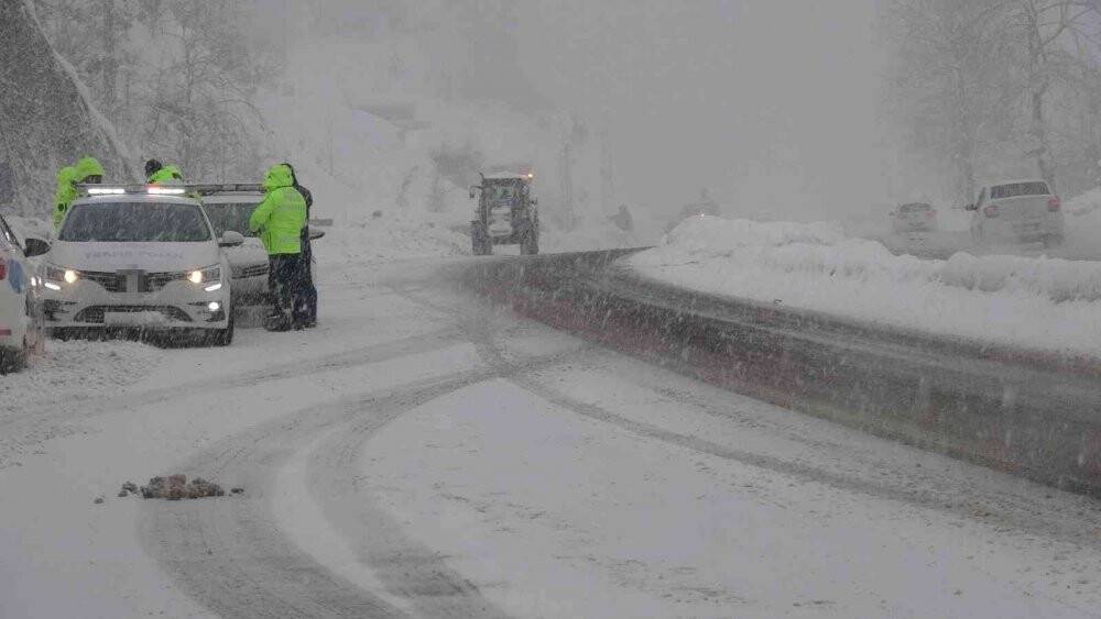 Zonguldak’ta yoğun kar yağışı etkili oldu