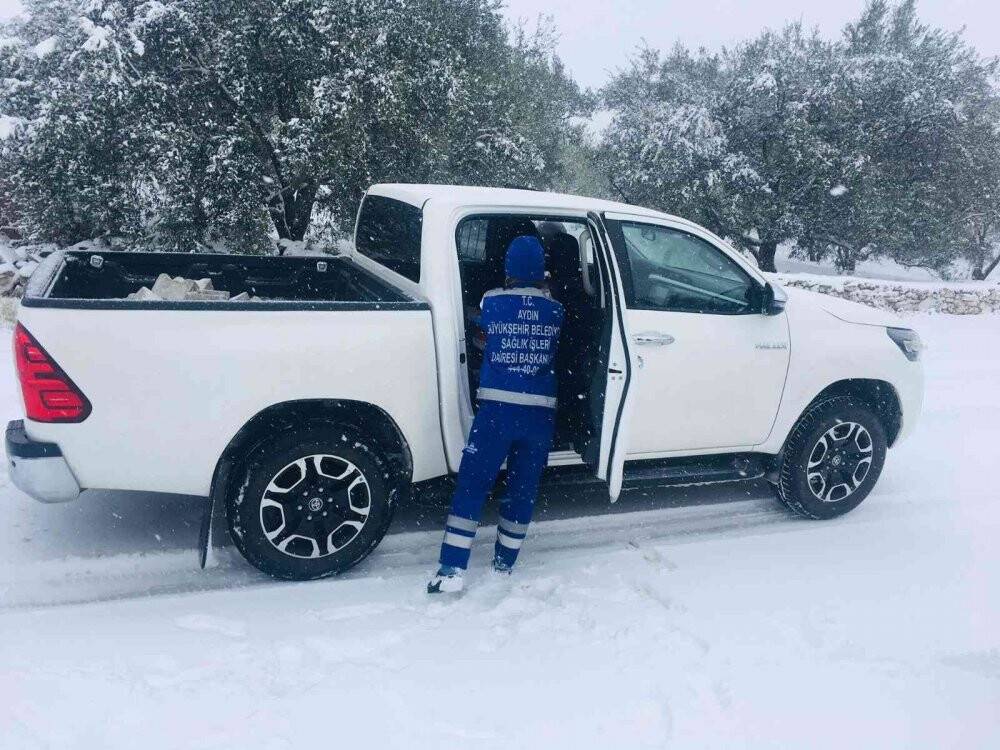 Büyükşehir kar kış dinlemedi, vatandaşın ayağına gitti