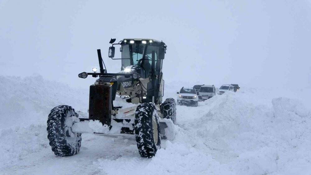 Muş’ta tipi ve fırtınaya yakalanan 10 araçtaki 53 kişi kurtarıldı