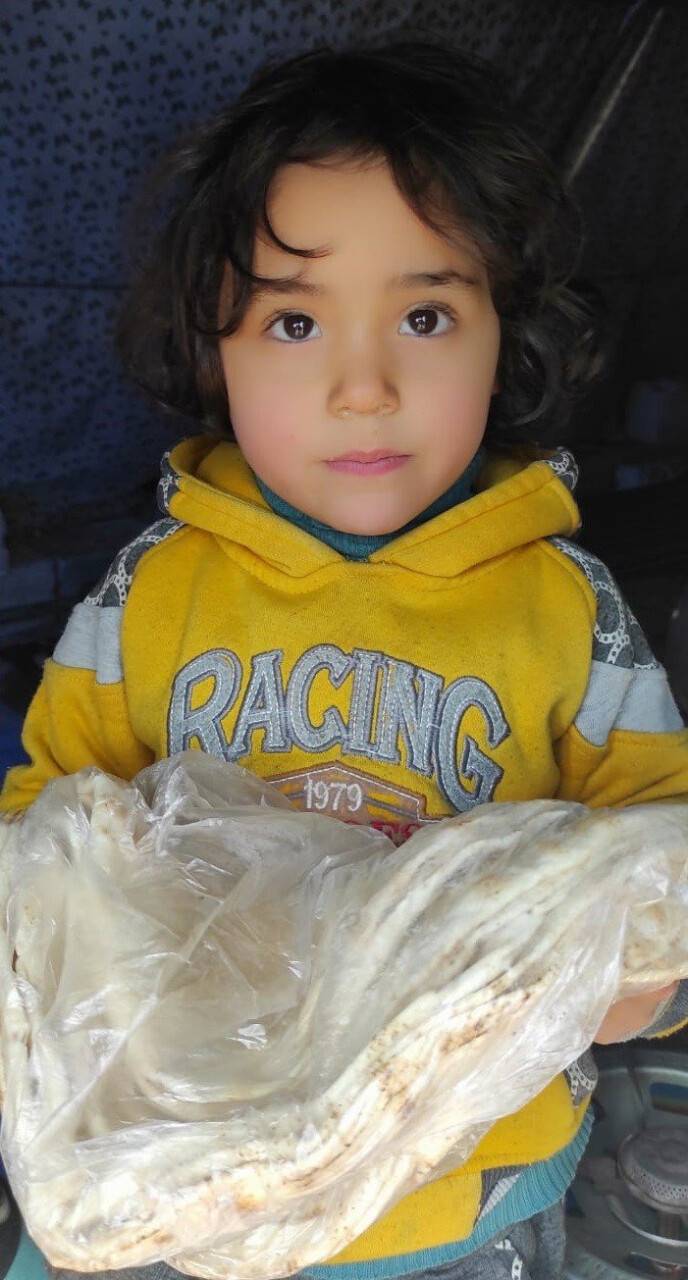 Afrin şehidinin maaşının bir kısmını bağışladığı dernekten İdlib’e yardım