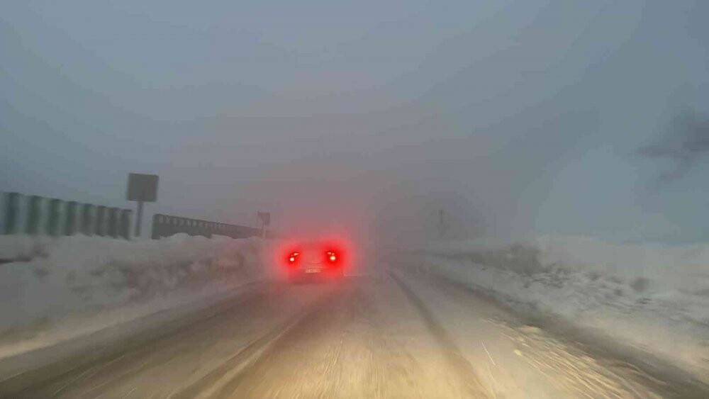 Bolu Dağı’nda yoğun kar yağışı ve sis etkili oluyor