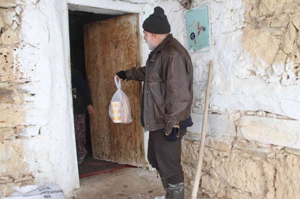 Konya’da sıcak aş bekleyenlerin yardımına off-road pilotları yetişti