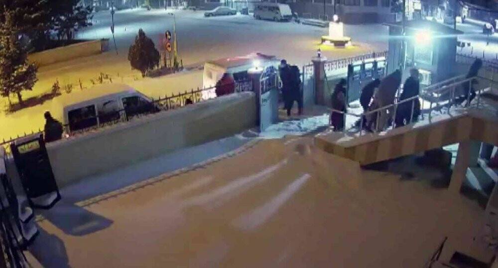 Van yolcusunu misafir eden emniyete teşekkür