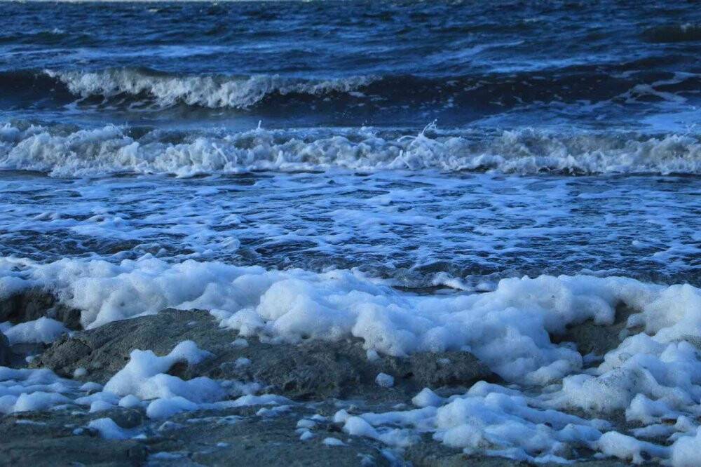 Kar yağışının ardından Burdur Gölü köpüklendi