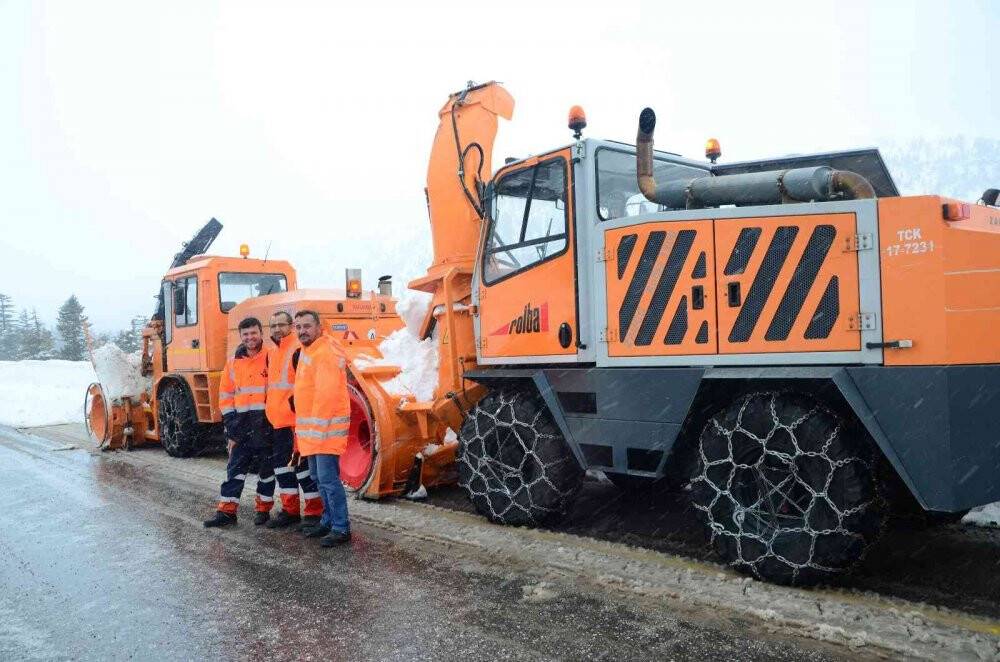 Konya -Antalya yolunda kar temizliği