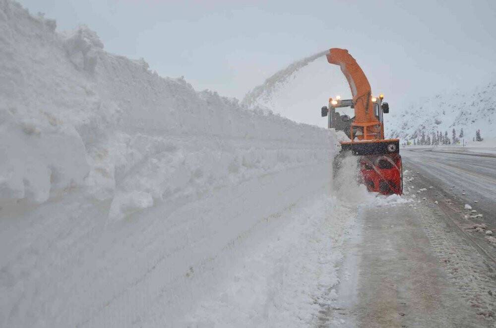 Konya -Antalya yolunda kar temizliği
