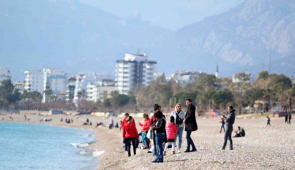Antalya’da hafta başı kar, hafta sonu deniz keyfi
