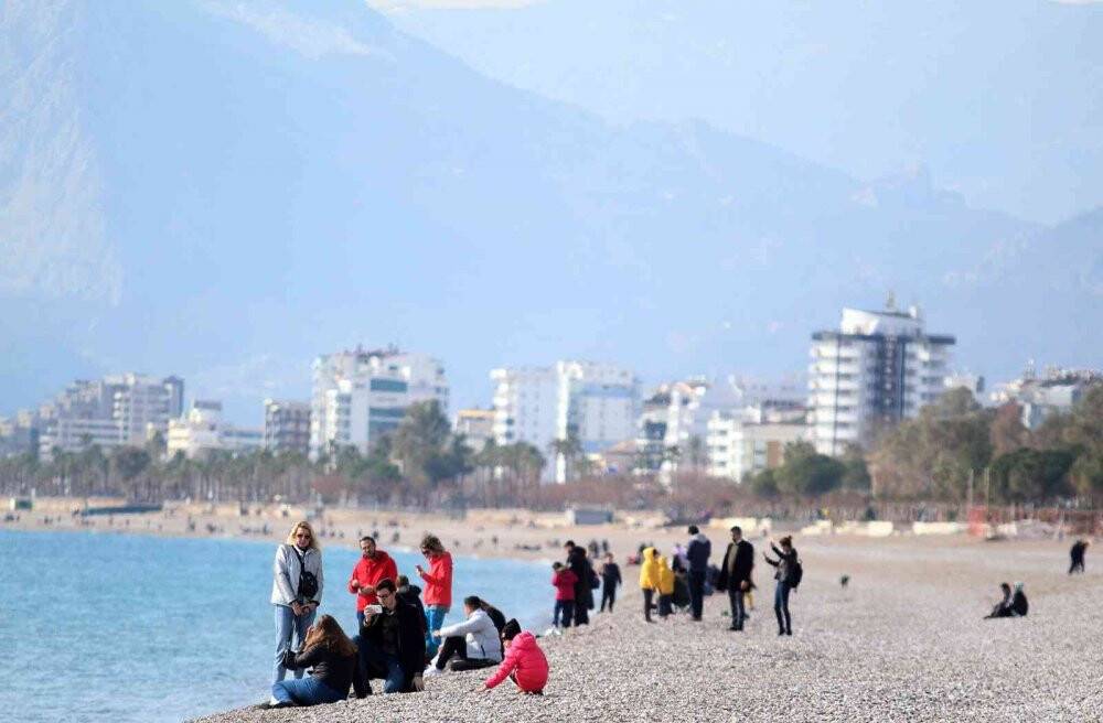 Antalya’da hafta başı kar, hafta sonu deniz keyfi