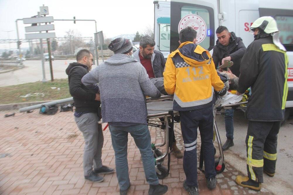 Cenazeden dönen araç kaza yaptı: 4 ağır yaralı
