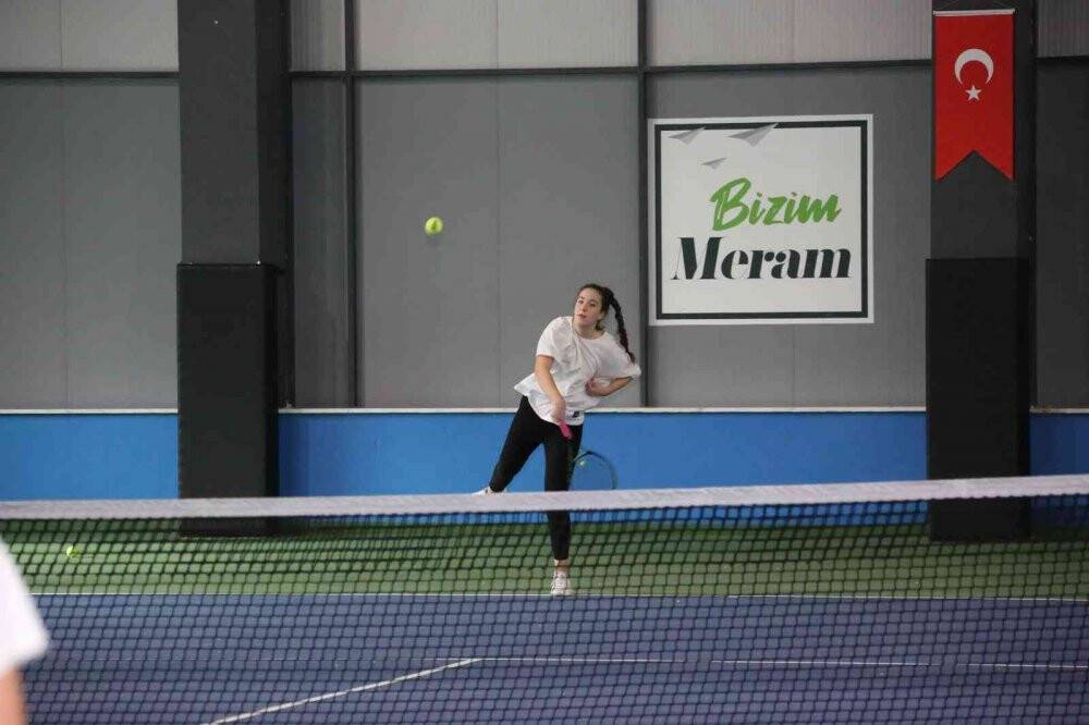 Meram 3. Kort Tenis Turnuvası devam ediyor