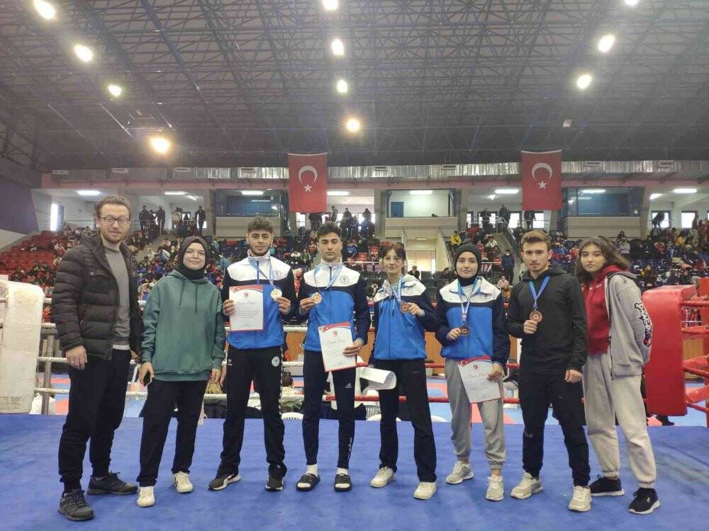 Selçuklu Belediyespor’dan Kick Boks’ta 5 madalya