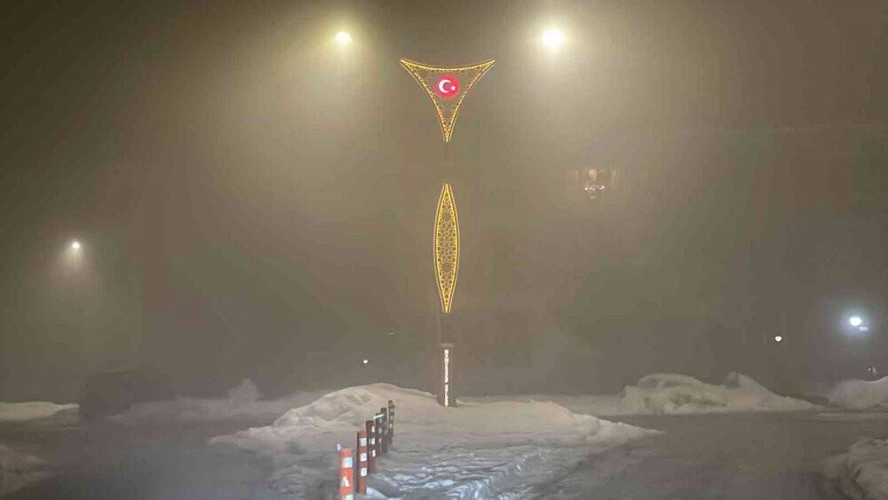 Yoğun siste görüş mesafesi 10 metreye kadar düştü