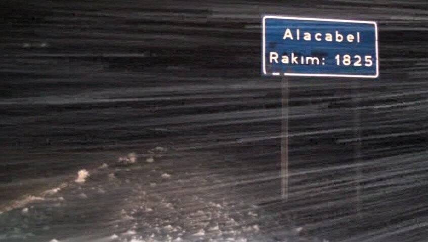 Antalya-Konya karayolu tırların geçişine kapatıldı