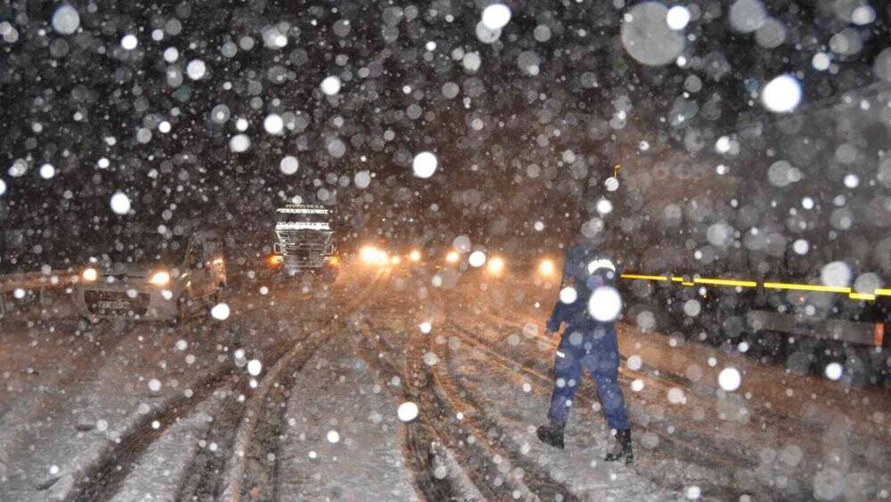 Antalya-Konya karayolu tırların geçişine kapatıldı