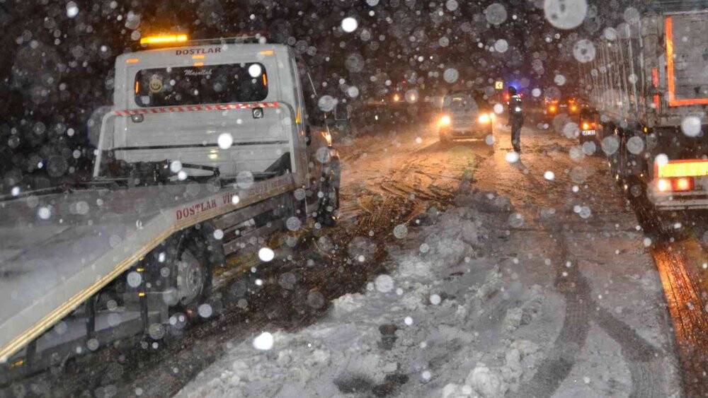 Antalya-Konya karayolu tırların geçişine kapatıldı