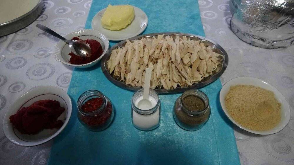 Bu çorba içilmiyor yutuluyor