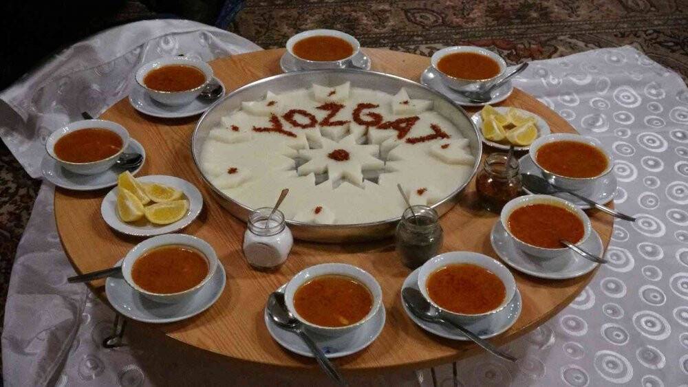 Bu çorba içilmiyor yutuluyor