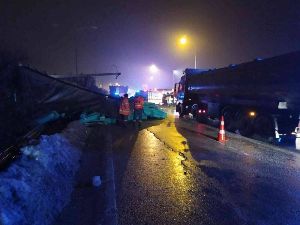 Tırla çarpışan yolcu otobüsü şarampole devrildi: 3’ü ağır 28 yaralı