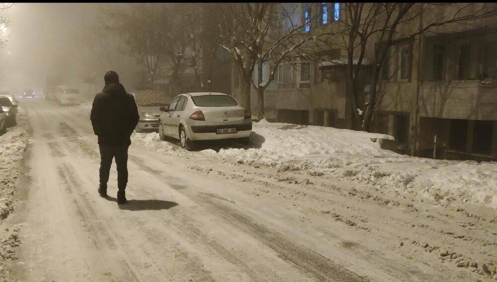 Afyonkarahisar’da sis etkili oldu