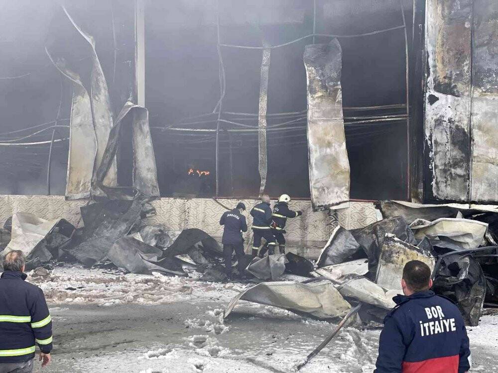 Niğde’de kablo fabrikasında yangın