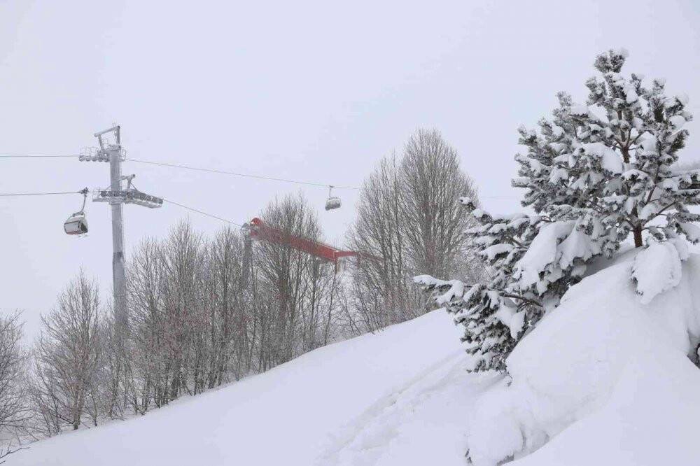 Yıldız Dağı’nda kar kalınlığı 1,5 metre oldu, kartpostallık görüntüler oluştu