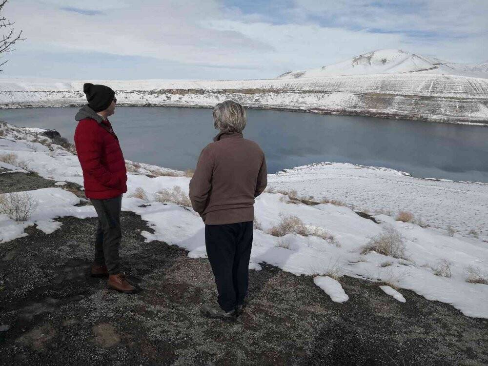 Acıgöl krater gölünden kar manzaraları