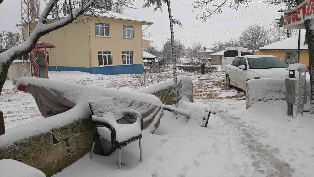 Balkanlardan kar yurda giriş yaptı: Edirne’nin sınır köyleri beyaza büründü