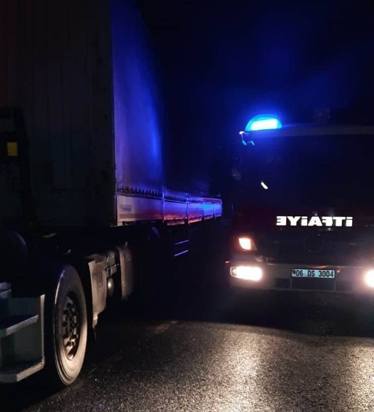 Konya’da kaza! Tırların kupası koptu