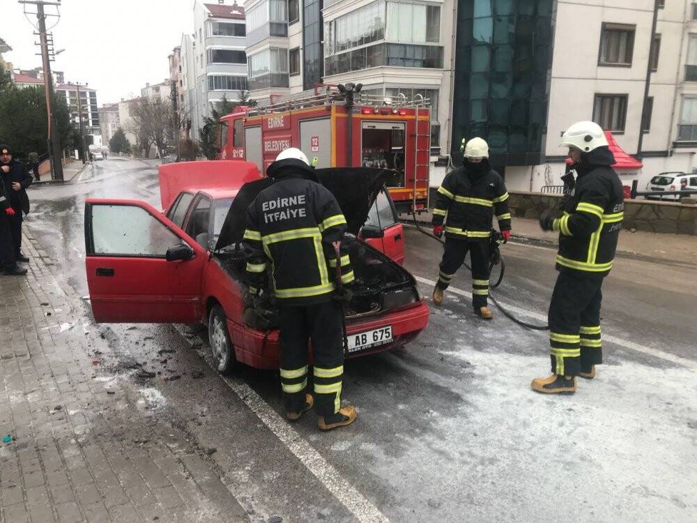 LPG’si biten otomobilini benzine aldığı esnada alevler yükseldi