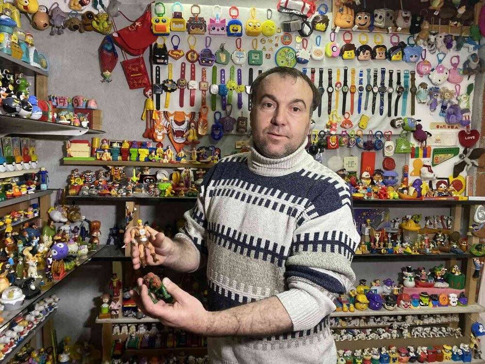 3 oda dolusu oyuncak biriktirdi