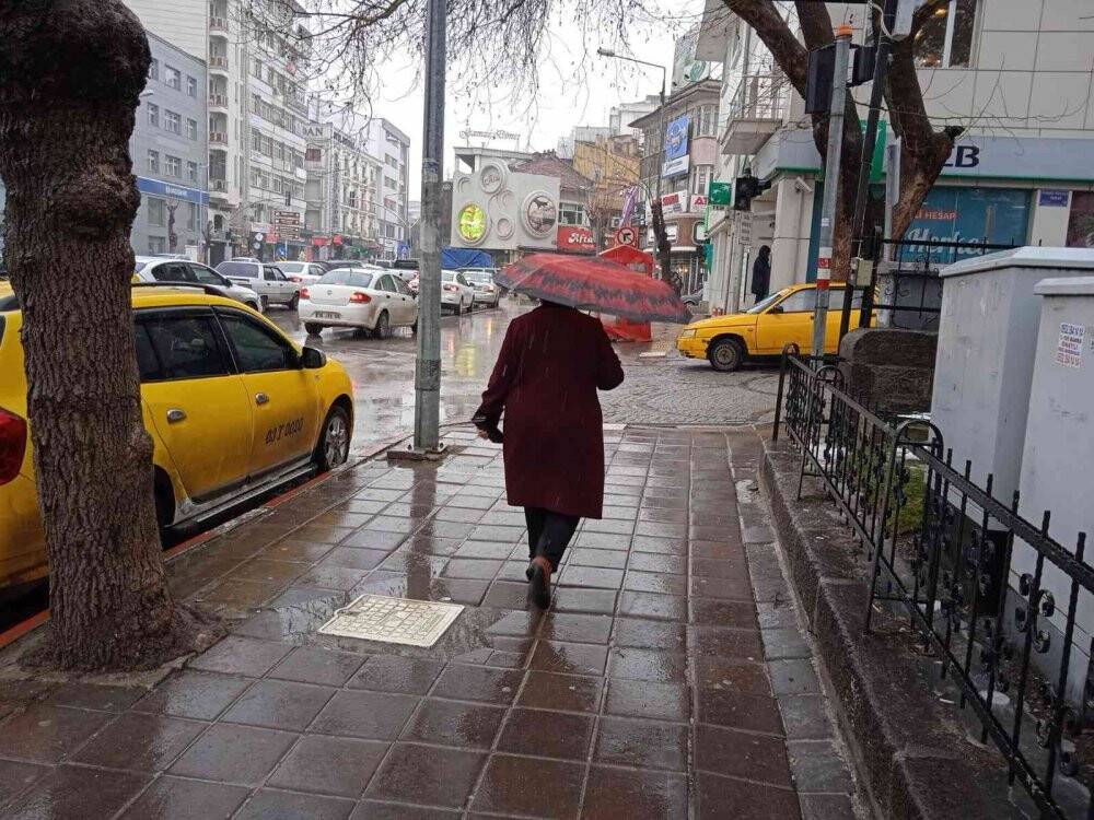 Afyonkarahisar’da kar yağışı başladı