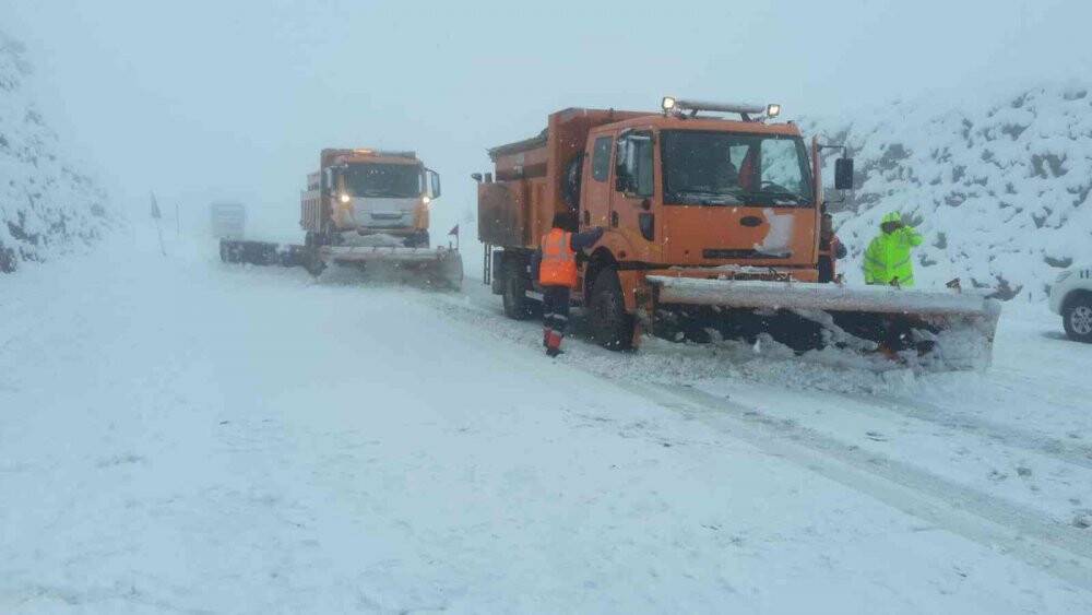Antalya-Konya karayolu araç trafiğine kapatıldı