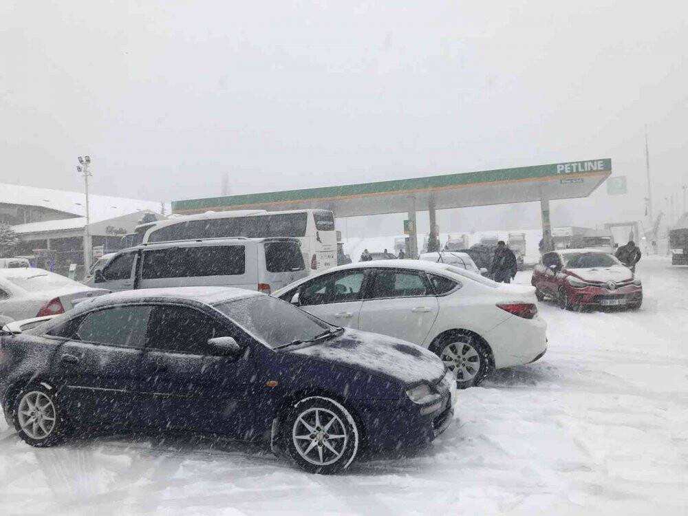 Antalya-Konya karayolu araç trafiğine kapatıldı