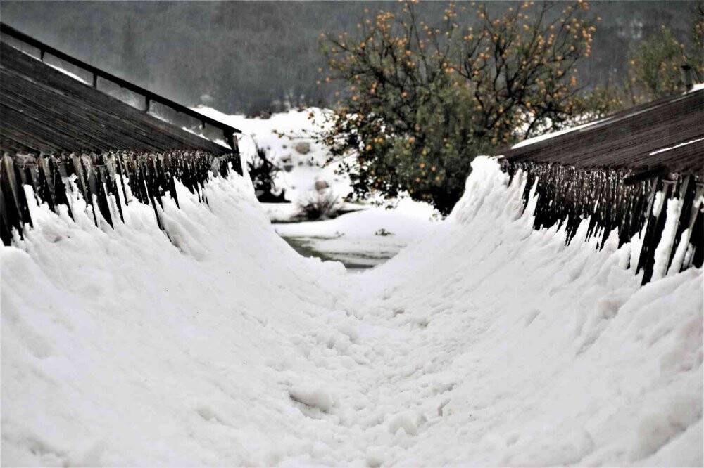 Antalya’da 30 santimetre dolu yağdı, temizlik için iş makineleri seferber oldu