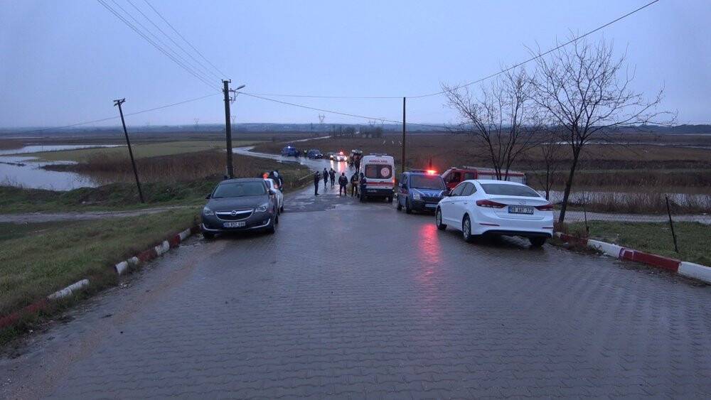 Dereye uçan otomobil sürücüsü hayatını kaybetti