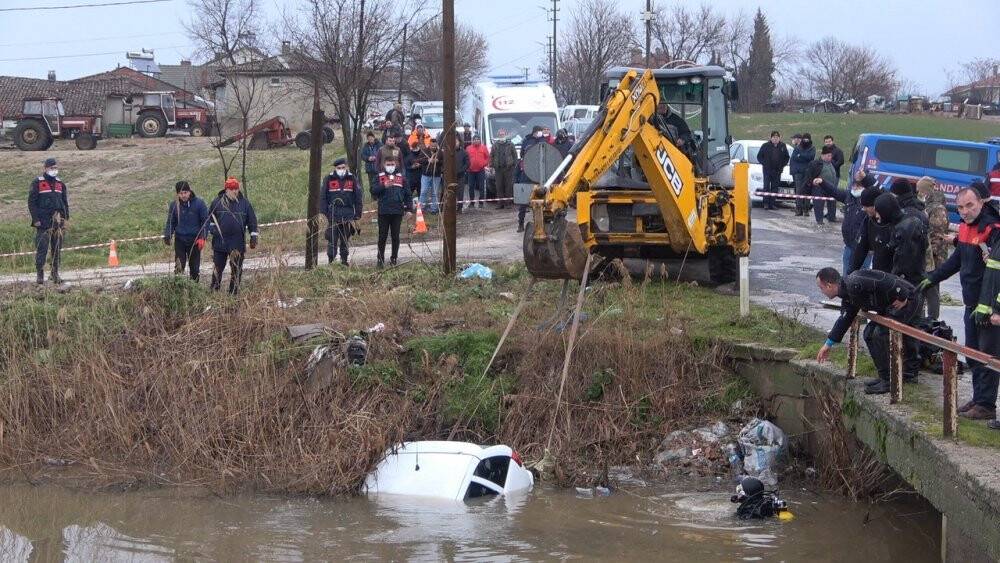 Dereye uçan otomobil sürücüsü hayatını kaybetti