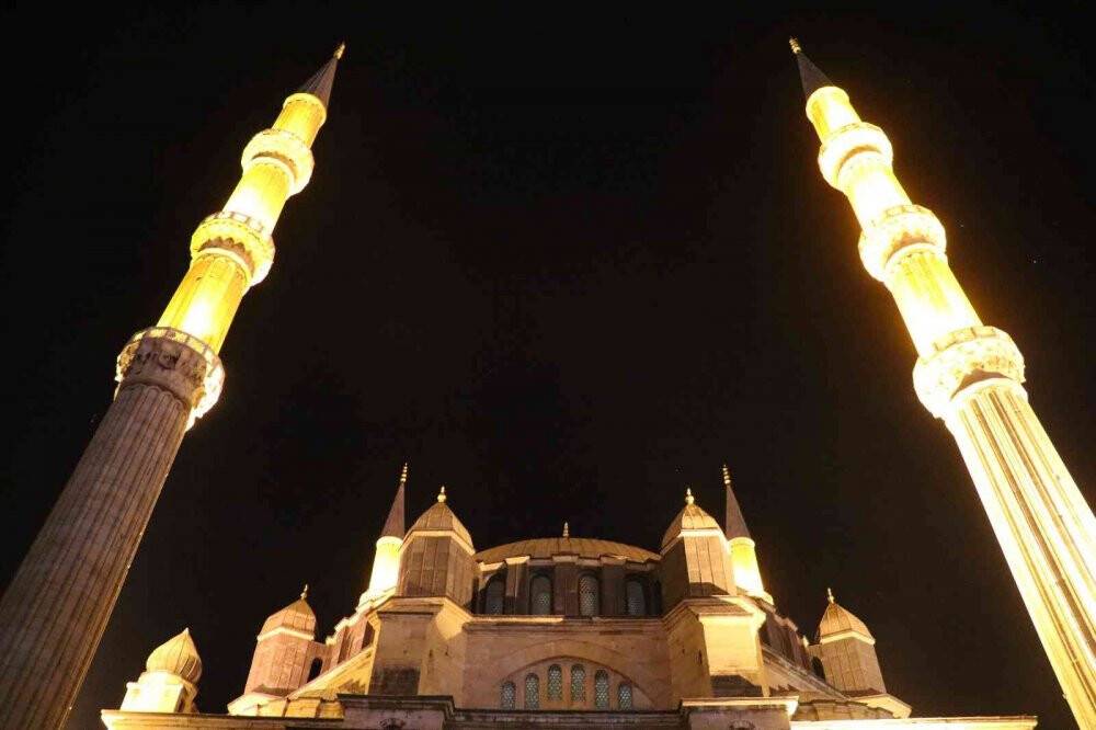 Edirne’de vatandaşlar Regaip Kandili’ni idrak etti