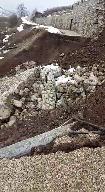 Eriyen kar heyelana sebep oldu