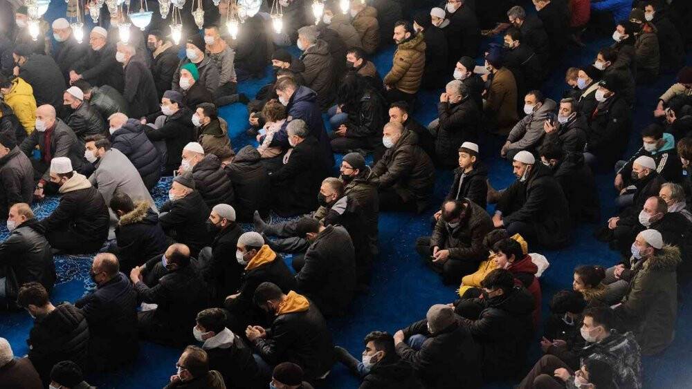 Eyüp Sultan’da Regaip Kandili coşkusu