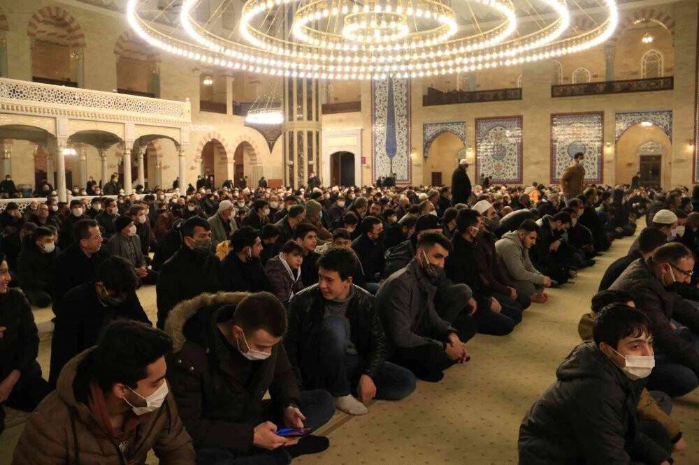 Kahramanmaraş’ta Regaip Kandili dualarla idrak edildi