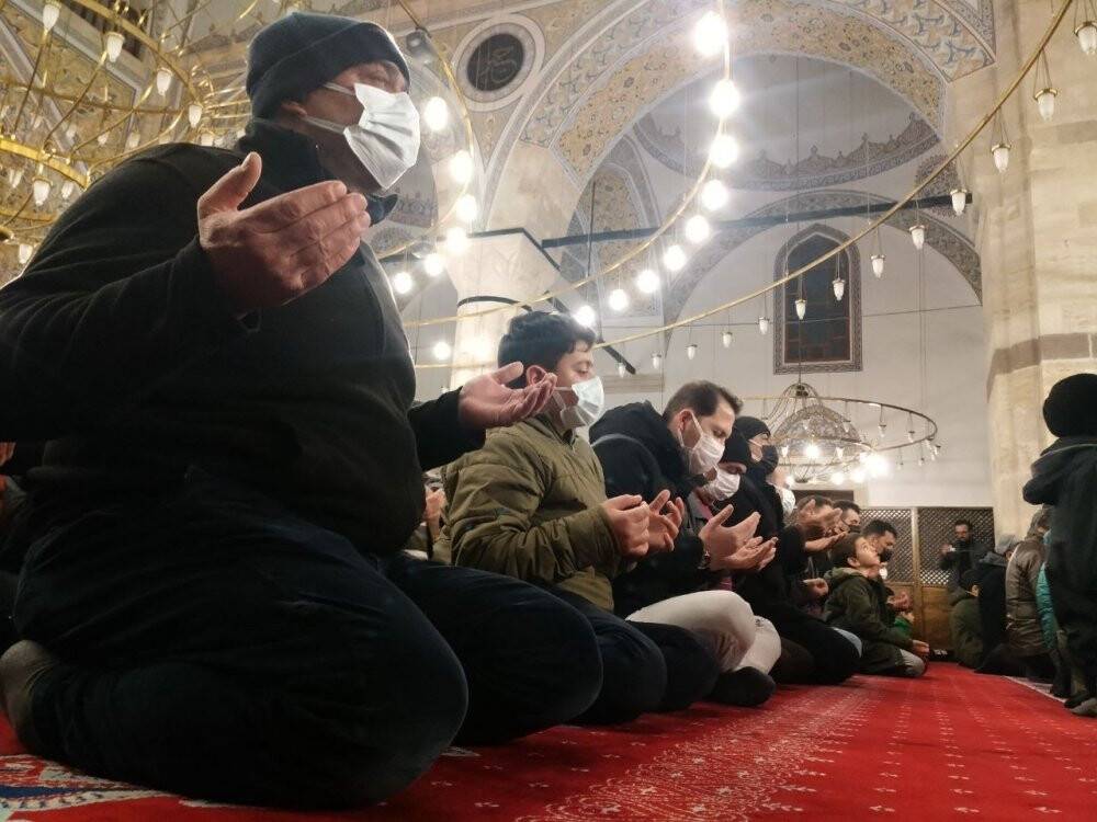 Konya’da Regaib Kandili dualarla idrak edildi