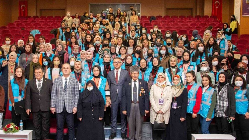 Rektör Aksoy, Gönüllülük Kampı’nda gençlerle buluştu