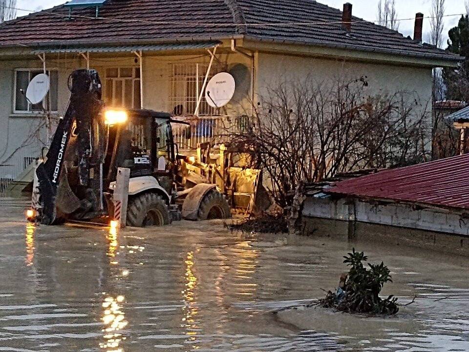 Selin vurduğu Sarayköy’de evleri su bastı